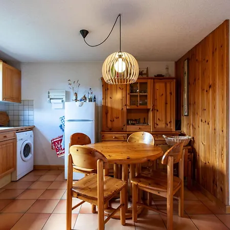 Apartment Le Chamois By Interhome